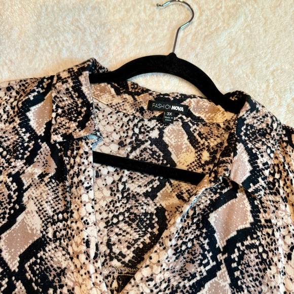 Fashion Nova Chic Snake Print Top - Picture 5 of 9